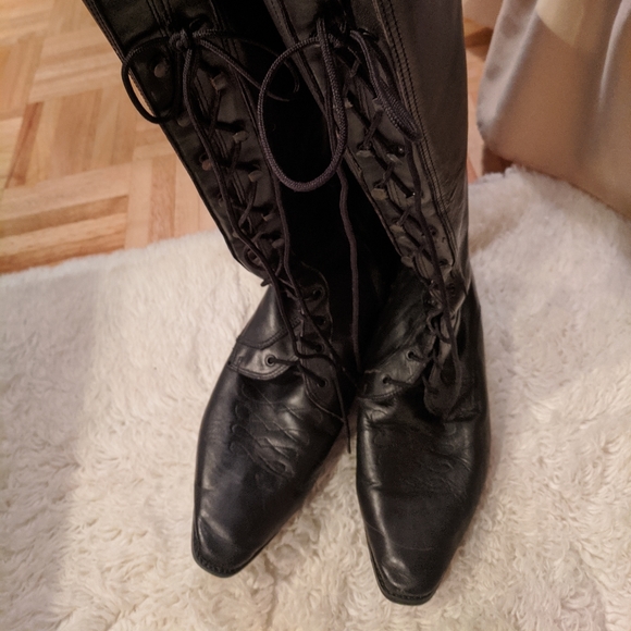 Newport News Shoes - Women's vintage black leather lace up boots 8 1/2 B flat 1 1/2" heels